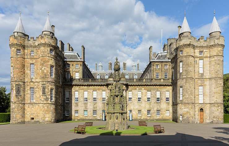 Holyroodhouse Palace, Scozia - Fonte: Wikipedia