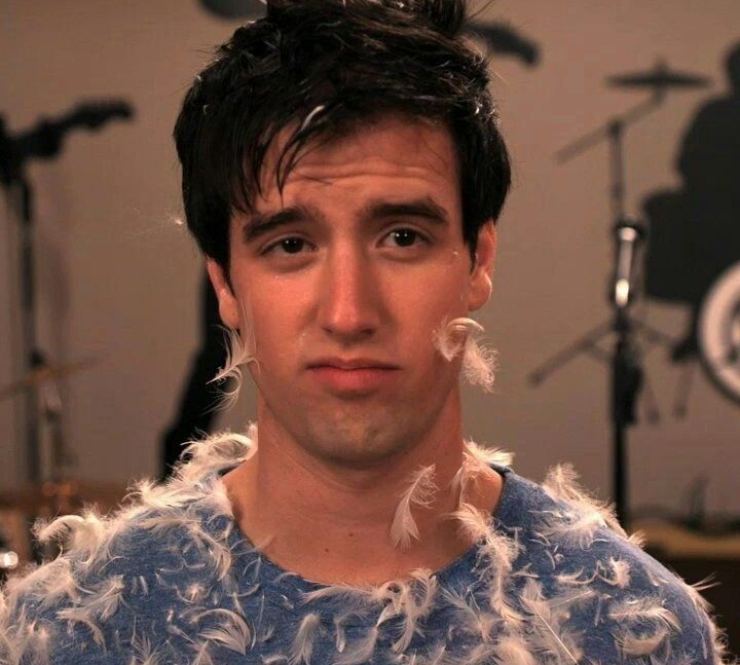 Logan Henderson alias Logan Mitchell in "Big Time Rush."