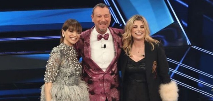 Amadeus con Alessandra Amoroso e Emma Marrone