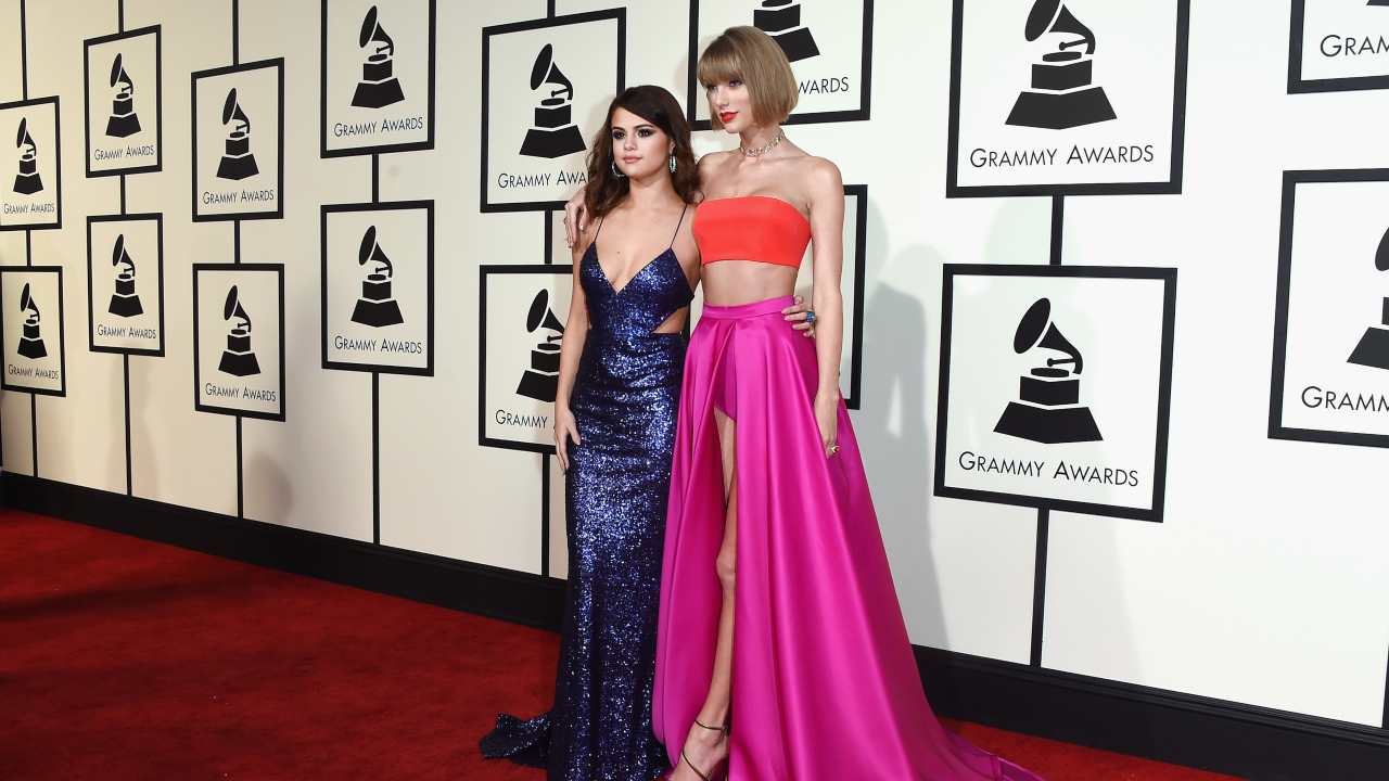 Taylor Swift e Selena Gomez alla 58esima edizione dei GRAMMY Awards-fonte:Gettyimages