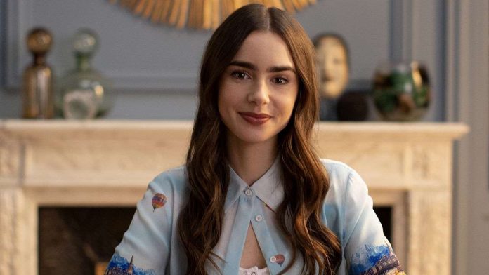 Lily Collins, attrice e modella britannica, nei panni di Emily Cooper in Lily Collins, attrice e modella britannica, nei panni di Emily Cooper in