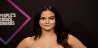 Camila Mendes al People's Choice Awards - fonte Gettyimages