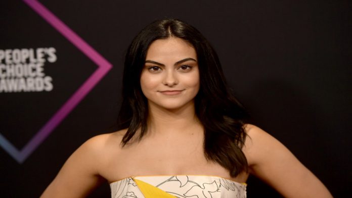 Camila Mendes al People's Choice Awards - fonte Gettyimages