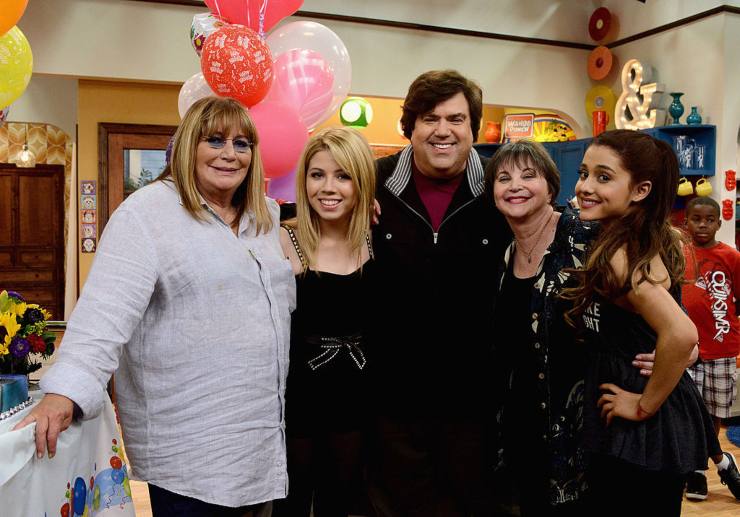 Sam & Cat cast e Dan Schneider - fonte Getty images