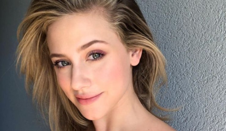 Lili Reinhart Skincare. Fonte: Instagram