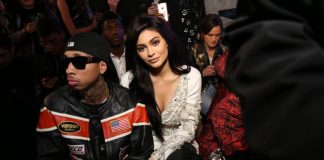 Nota fashion blogger accanto ad un rapper famoso