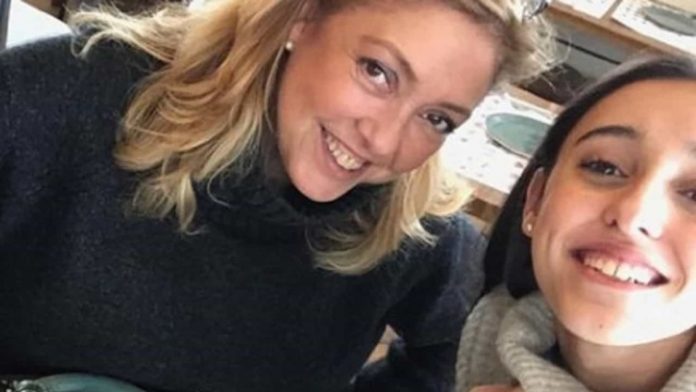 Mamma Giulia Figlia Chiara E Figlio Diego