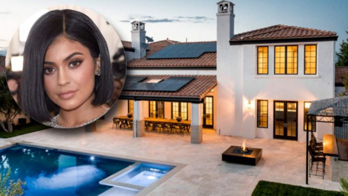 Kylie Jenner fuoco in casa